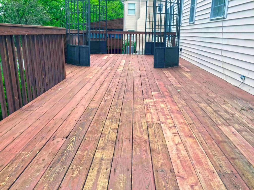 71402-after-power-washing-far-back-decking