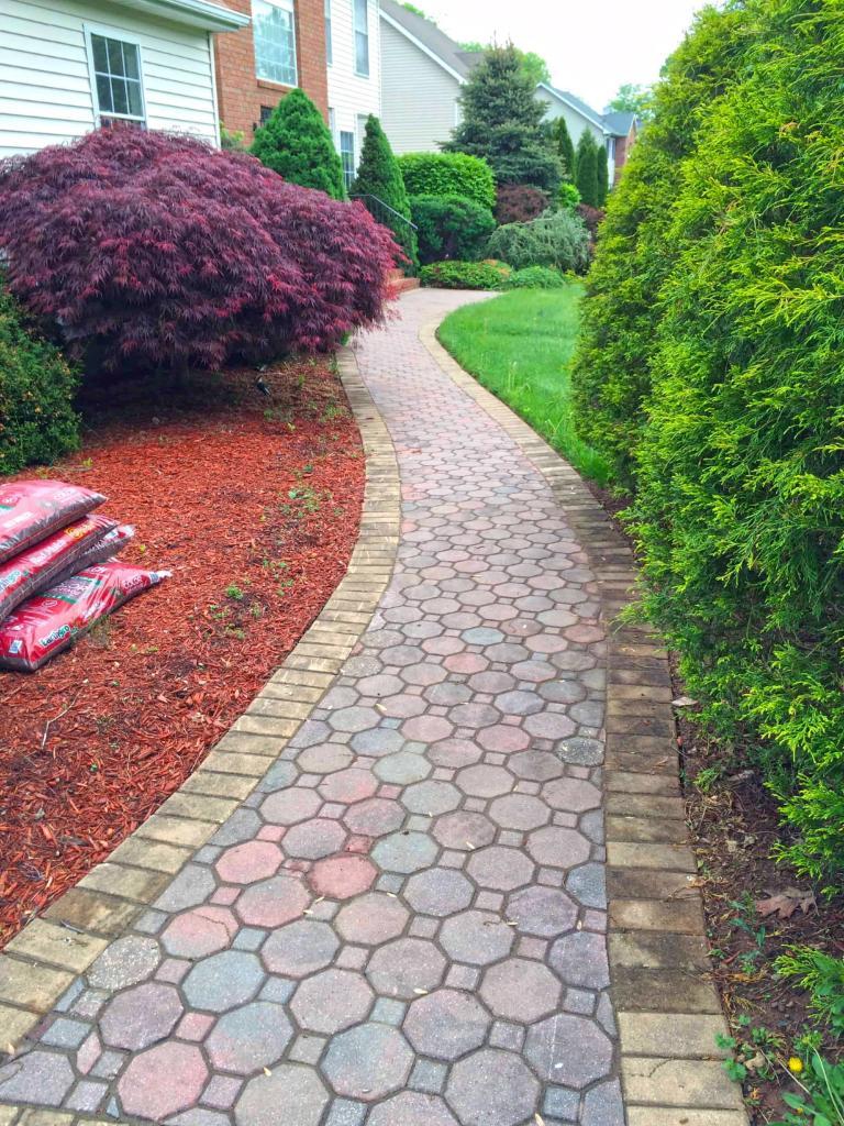 71406-before-power-washing-walkway-front-home