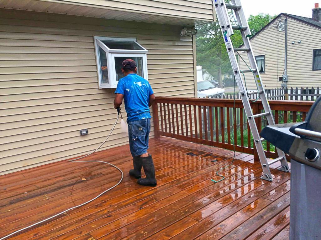 73104-after-power-washing-right-side-decking