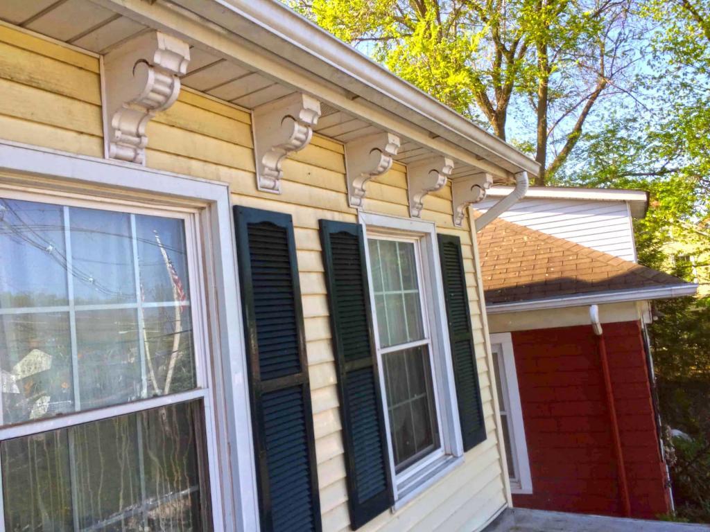 73701-before-power-washing-front-home