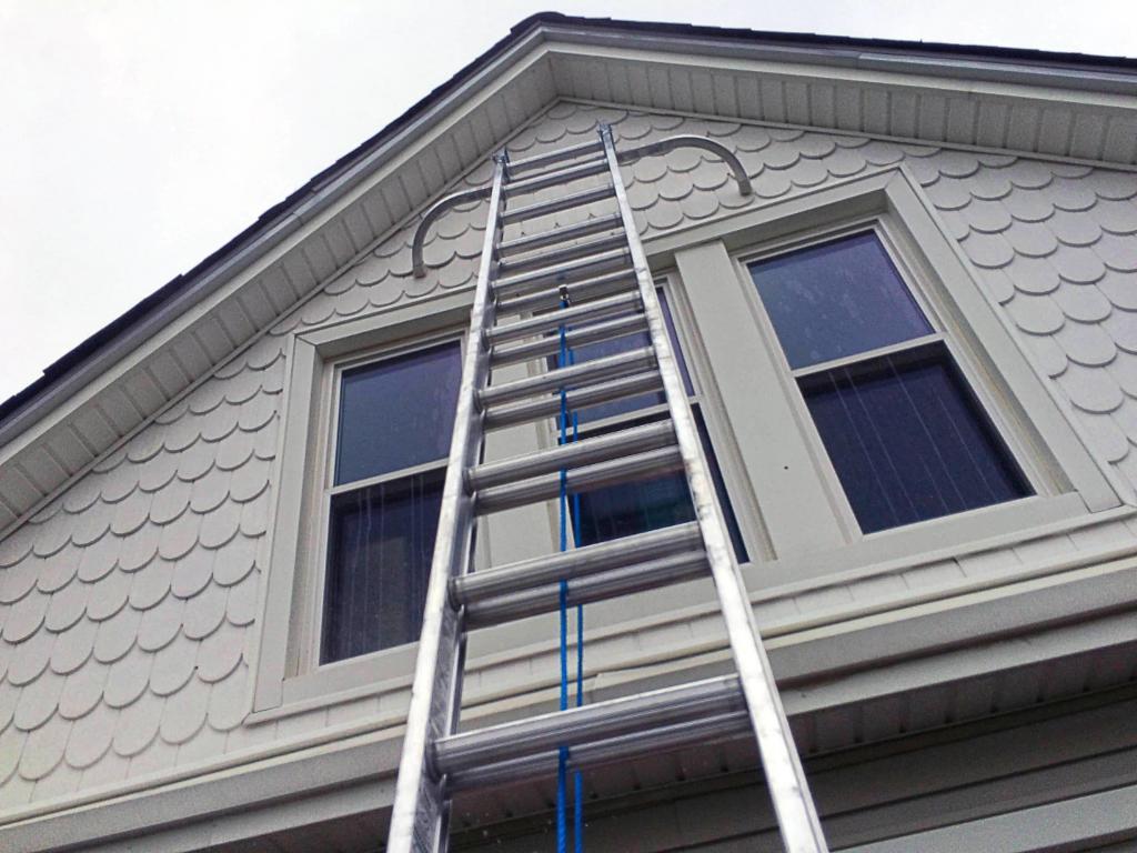74103-before-power-washing-top-front-siding