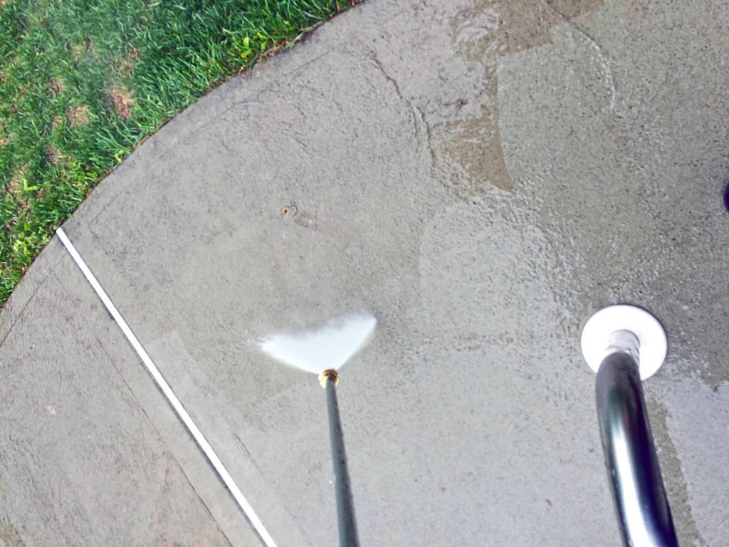 74104-process-power-washing-pool-walkway