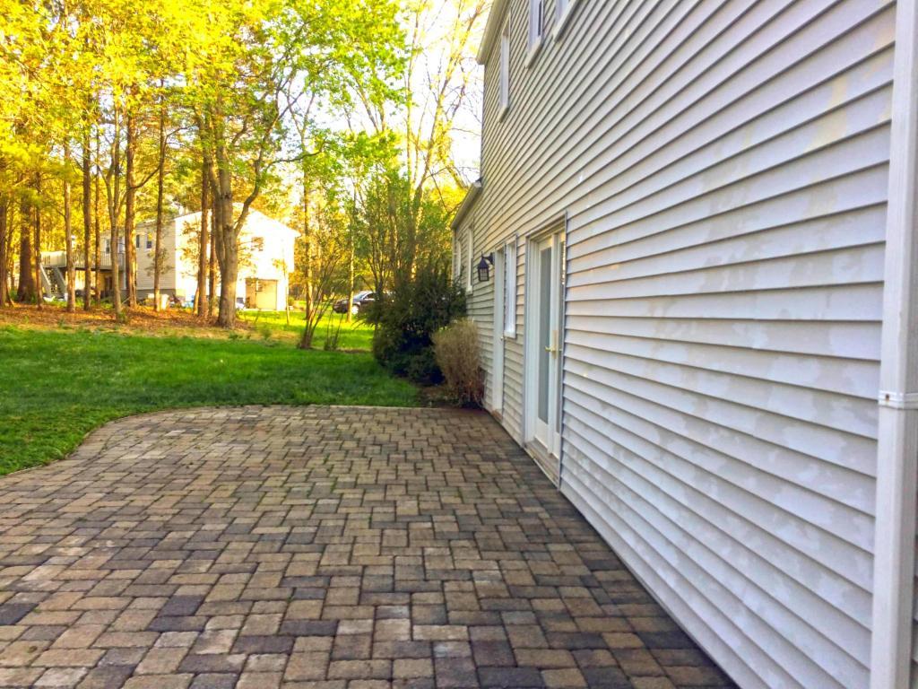 74504-after-power-washing-patio-siding