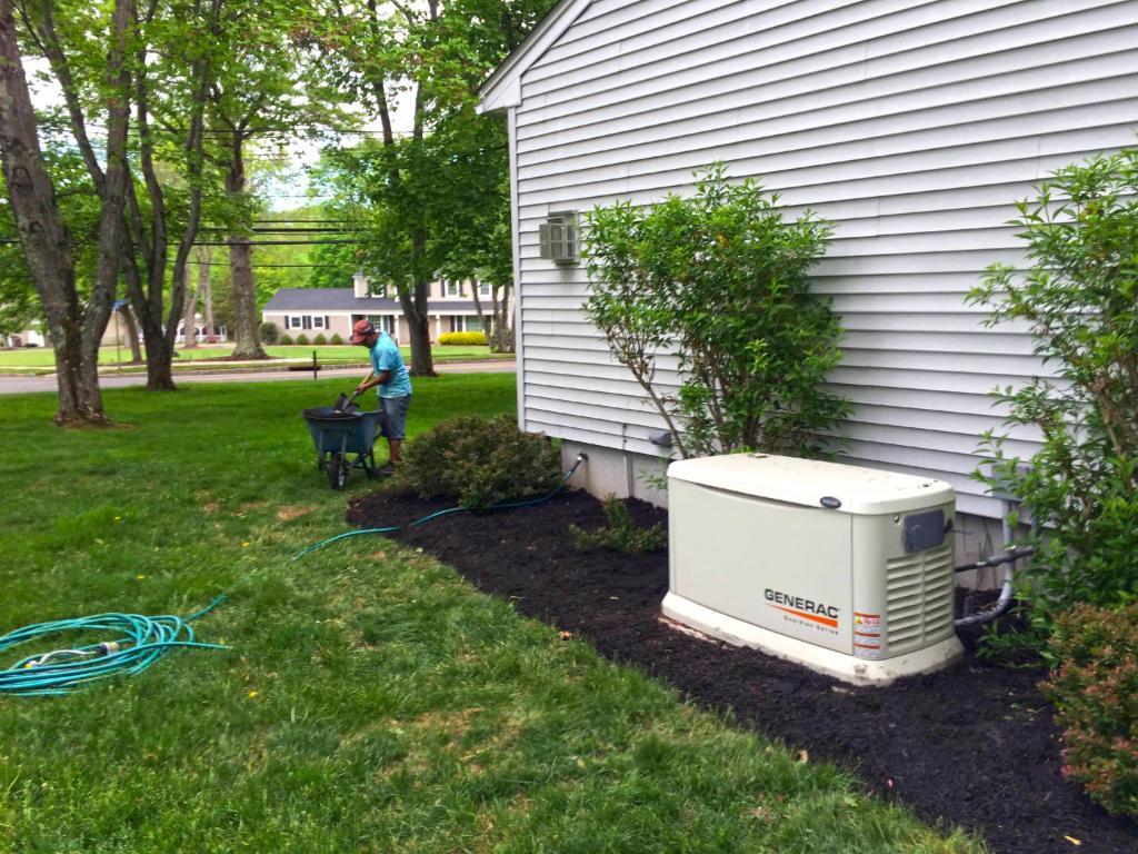 74511-employee-adding-black-mulch-right-side-house