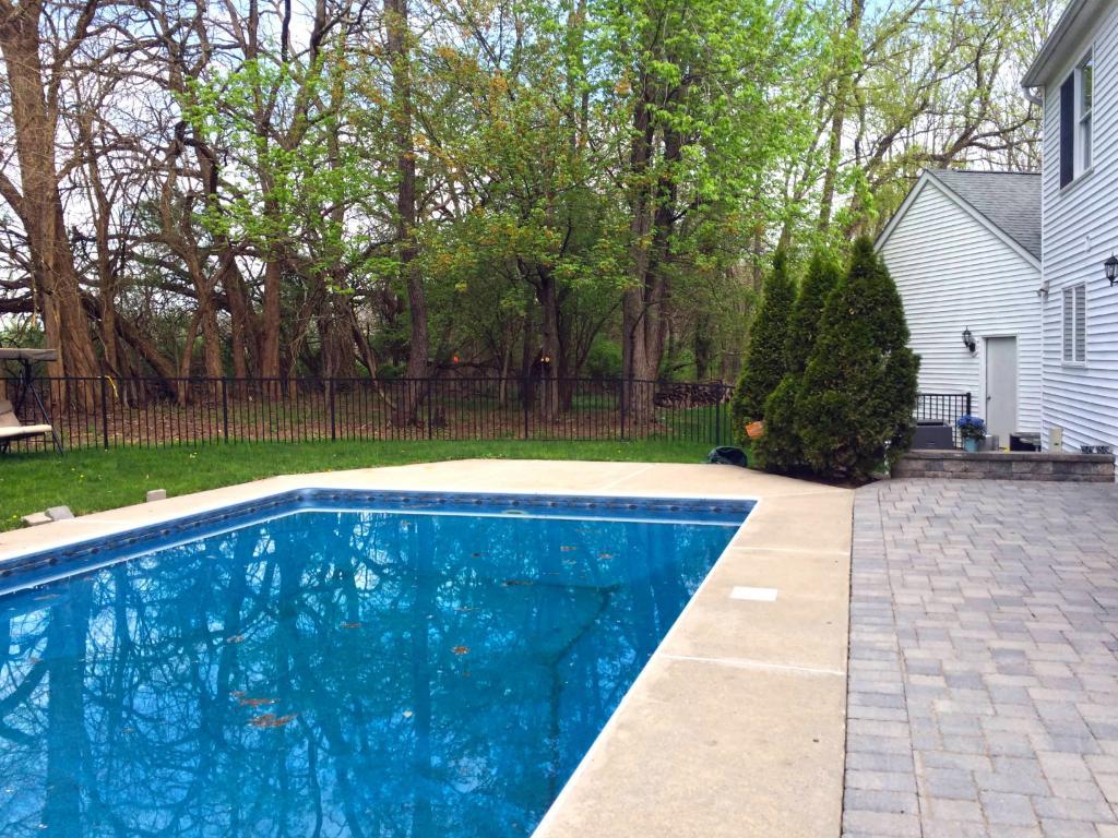 74704-after-power-washing-pool-walkway-patio