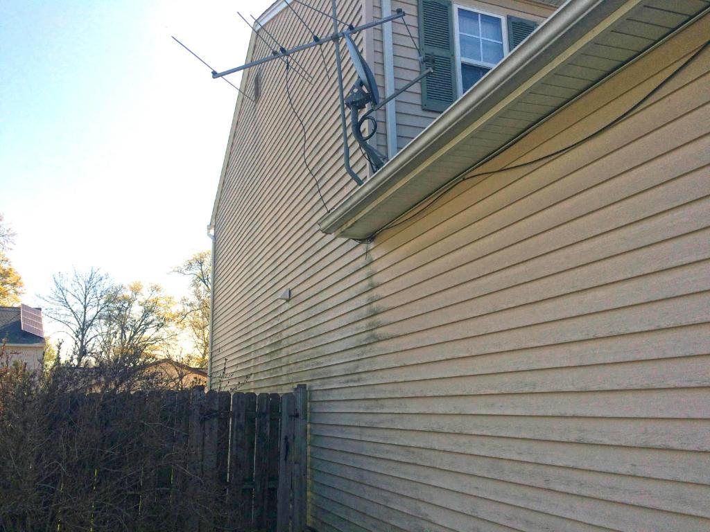 75601-mold-dirt-vinyl-siding