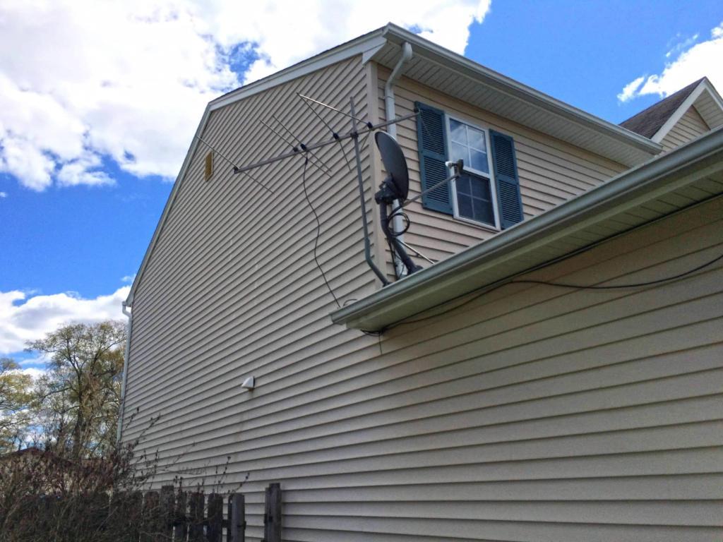 75603-clean-vinyl-siding-after-power-washing