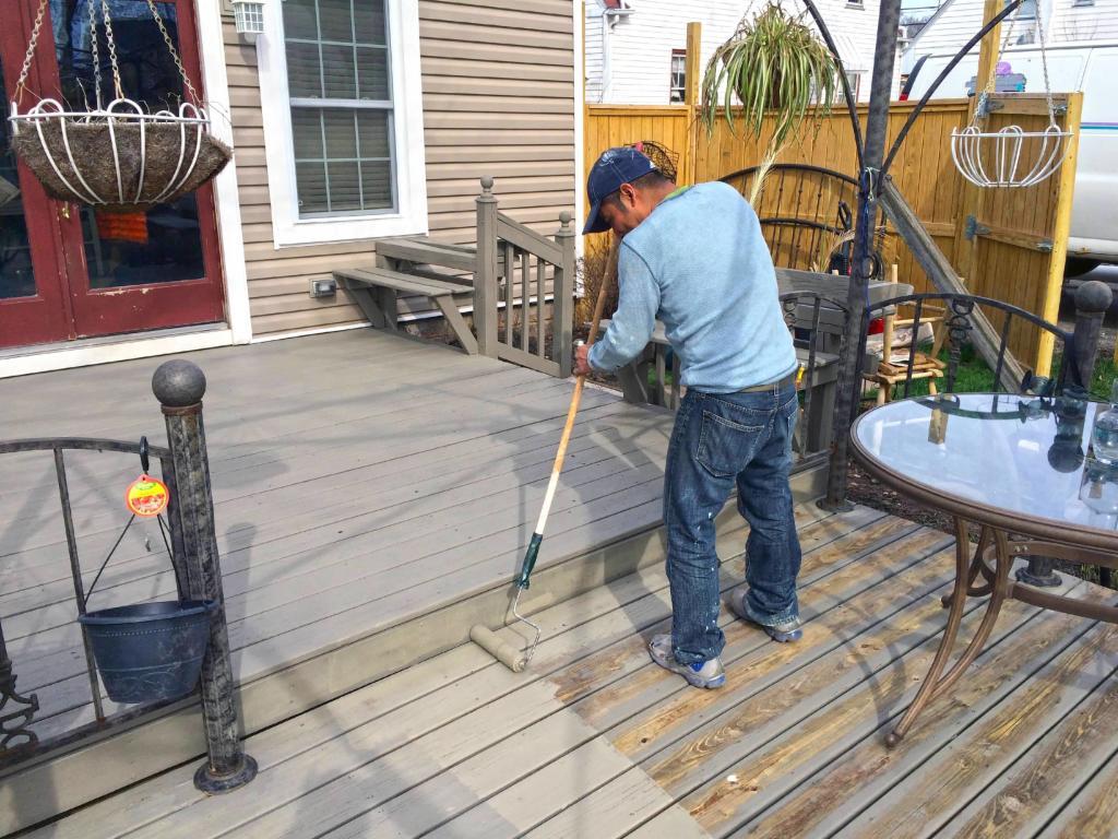 75805-employee-painting-deck-waterproof-solid-stain